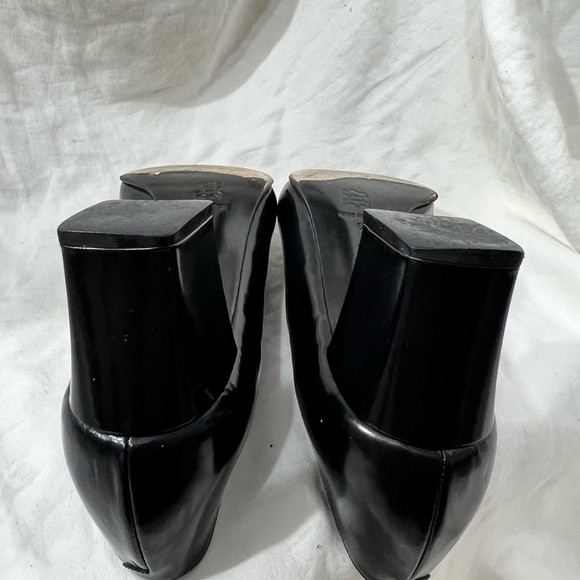 LOMA LEATHER SHOE SIZE 7 1/2” AA HEEL HEIGHT IS 2” INCHES. FOR ANY OCCASION.. - Picture 15 of 16